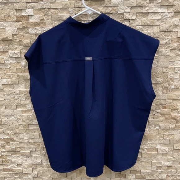 Figs scrub top - Picture 4 of 6